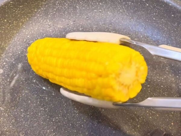 トウモロコシ調理がグッとラクに！　一度知ったら試したくなる裏技がコチラ