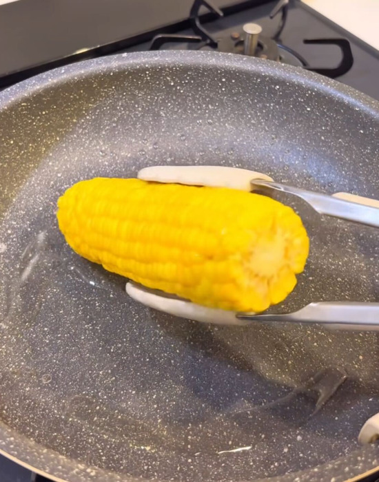 トウモロコシ調理がグッとラクに！　一度知ったら試したくなる裏技がコチラ