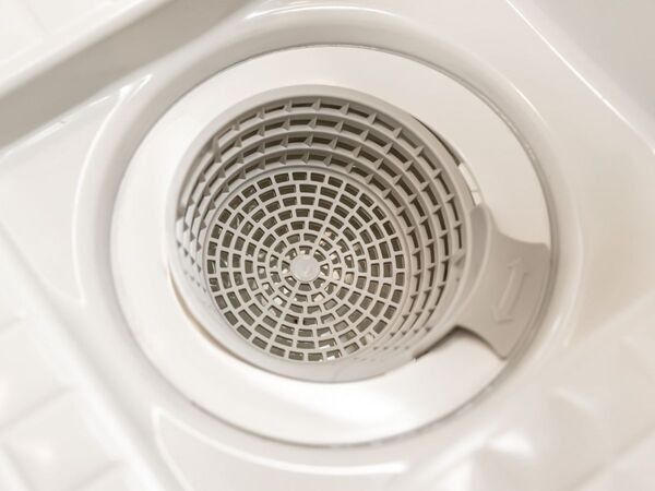 賃貸物件の排水口が詰まった！　企業が教える『やってはいけないこと』とは