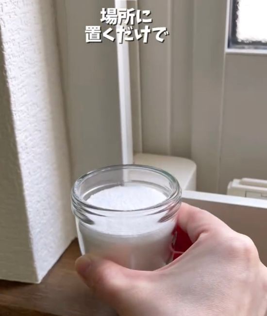 靴裏に絆創膏を2枚貼ると？　雨の日の足元に「全然ちがう」「感動した」