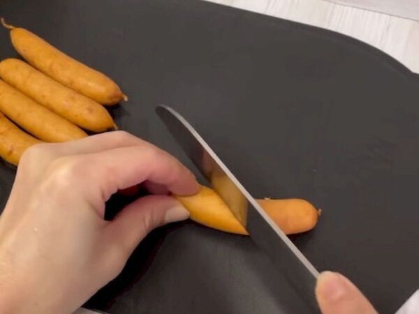 ソーセージと一緒に茹でると？　パスタの調理テクに「絶対やる」「知らなかった」