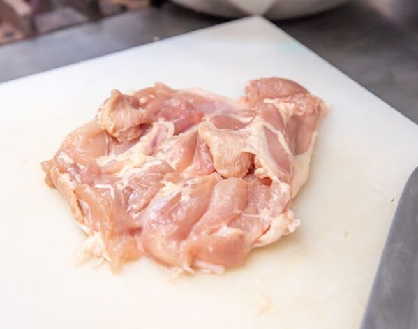 鶏肉を調理したら『熱湯消毒』を！　厚労省の注意喚起に「危ないところだった」