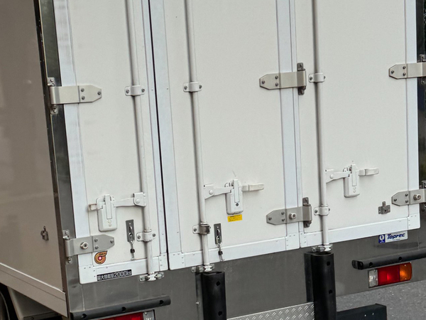 クラクションを鳴らすトラック　無人のはずが…「また1つ学んだ」「みんな知るべき」