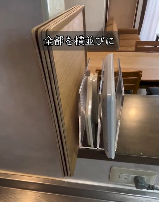 アクリルスタンドをキッチンで使うと？　「その発想はなかった」「真似したい」
