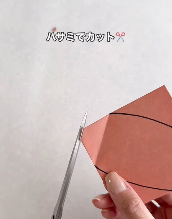 折り紙を丸く切るだけ！　本物みたいな風鈴に「涼しげ」「かわいい」