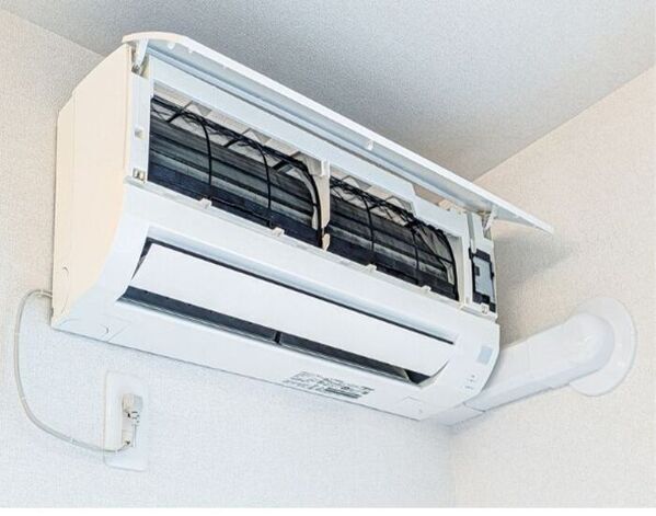 「風が臭う…」　家庭でできるエアコン消臭法に「助かる」「覚えておく」