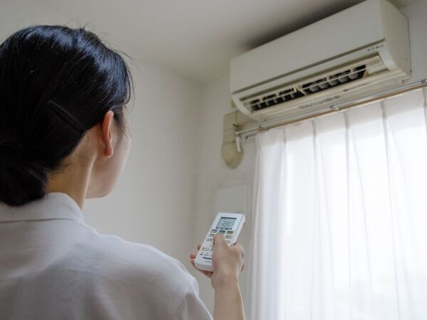 「風が臭う…」　家庭でできるエアコン消臭法に「助かる」「覚えておく」
