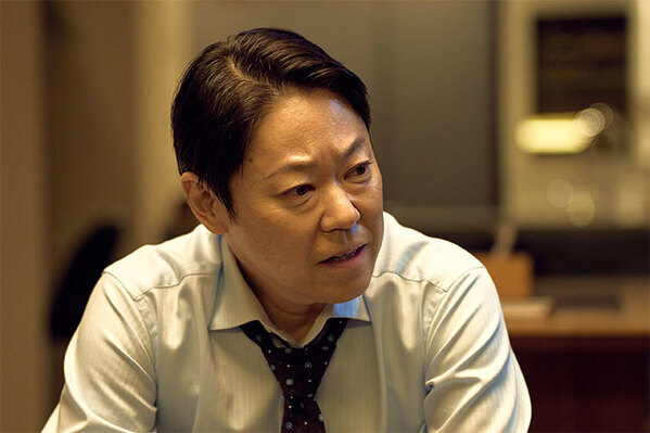 ネルラの言葉にゾッ…ネルラの叔父がつけるエプロンの文字が気になる　『しあわせな結婚』第4話