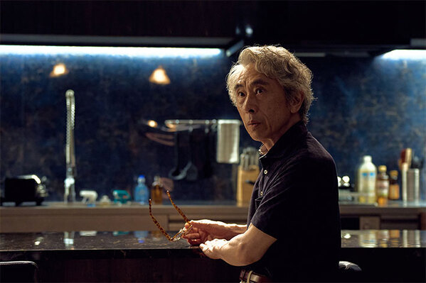 ネルラの言葉にゾッ…ネルラの叔父がつけるエプロンの文字が気になる　『しあわせな結婚』第4話