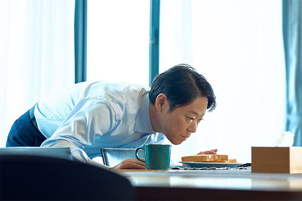 ネルラの言葉にゾッ…ネルラの叔父がつけるエプロンの文字が気になる　『しあわせな結婚』第4話