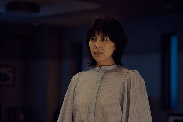 ネルラの言葉にゾッ…ネルラの叔父がつけるエプロンの文字が気になる　『しあわせな結婚』第4話