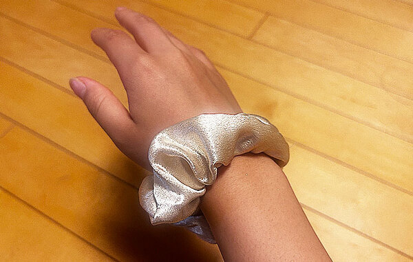 セリアで見つけたシュシュ　隠された秘密に「これは天才」「まじ助かる」