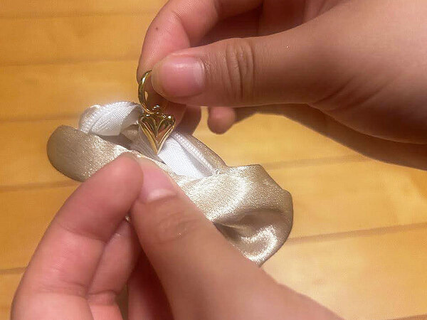 セリアで見つけたシュシュ　隠された秘密に「これは天才」「まじ助かる」