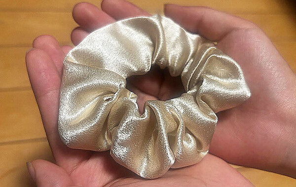 セリアで見つけたシュシュ　隠された秘密に「これは天才」「まじ助かる」