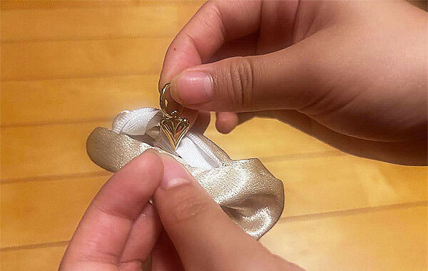 セリアで見つけたシュシュ　隠された秘密に「これは天才」「まじ助かる」