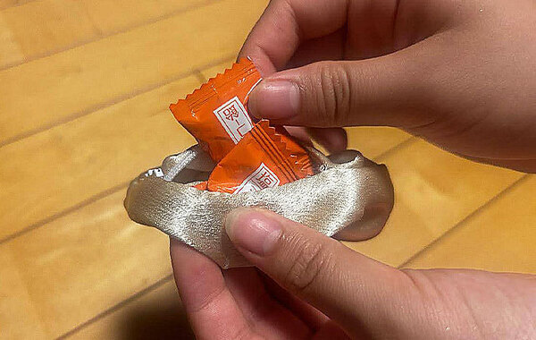 セリアで見つけたシュシュ　隠された秘密に「これは天才」「まじ助かる」