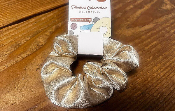 セリアで見つけたシュシュ　隠された秘密に「これは天才」「まじ助かる」