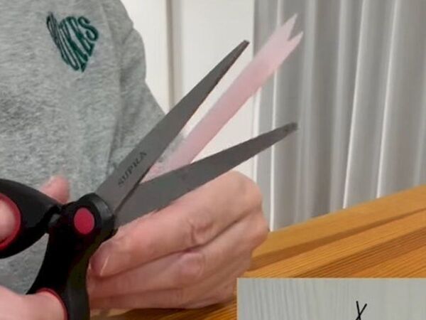 浴室の排水スピードが遅くなったら試してみて！　『ストロー』を使った斬新お手入れ術