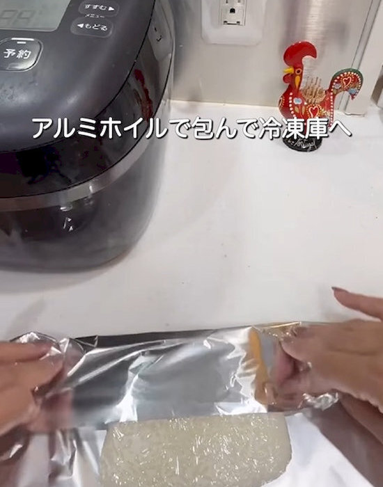 冷凍ご飯が炊きたてご飯に戻る？　アルミホイルを使った意外な裏技に「知らなかった」