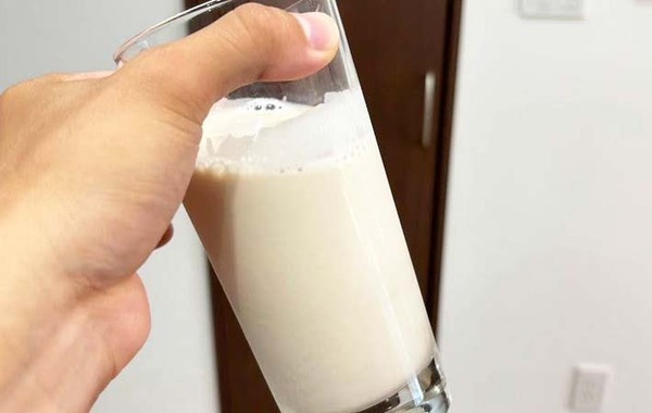 「ゴクゴク飲める」「超簡単！」　牛乳と混ぜたのは…？
