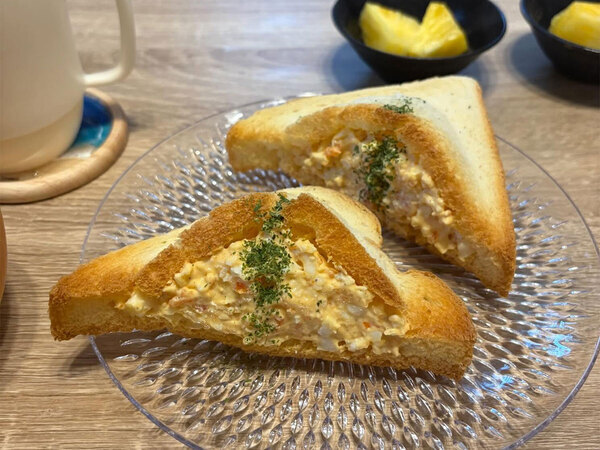 アルミホイルを丸めたら…　サンドイッチの作り方に「天才じゃん」「こんな方法があったとは」