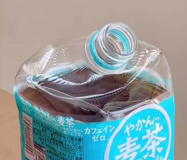 「嘘みたいにこぼれなくなる」　ペットボトルの悩みを解決する『裏技』が、こちら