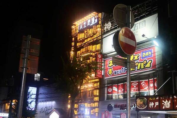 「こんな建物が現実にあるなんて…」　『鬼滅の刃』のファンを驚かせた店って？