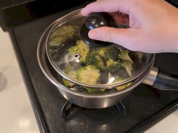 ブロッコリーを洗えていないかも…！？　驚くほど汚れが落ちる方法に「絶対やる」