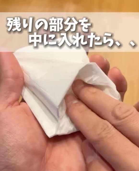 ビニール袋を四角に折ってみたら？　収納しやすいテクに「絶対こっち」