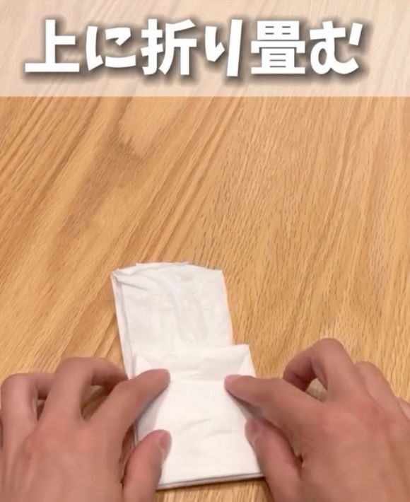 ビニール袋を四角に折ってみたら？　収納しやすいテクに「絶対こっち」