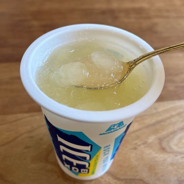 シャリシャリがぷるぷるに？　アイスボックスの変化に「クセになる」「夏ずっとやる」