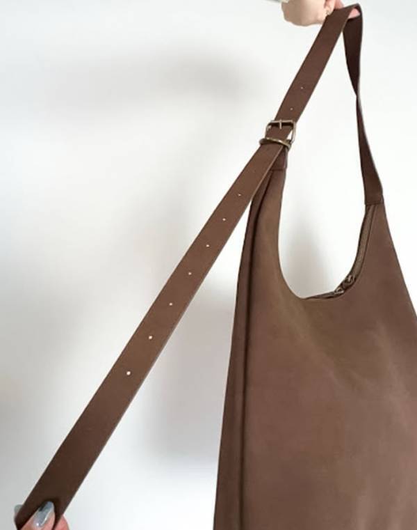 荷物がたくさん入る！　GUの『高見えバッグ』に「毎日使ってる」「即購入しました」