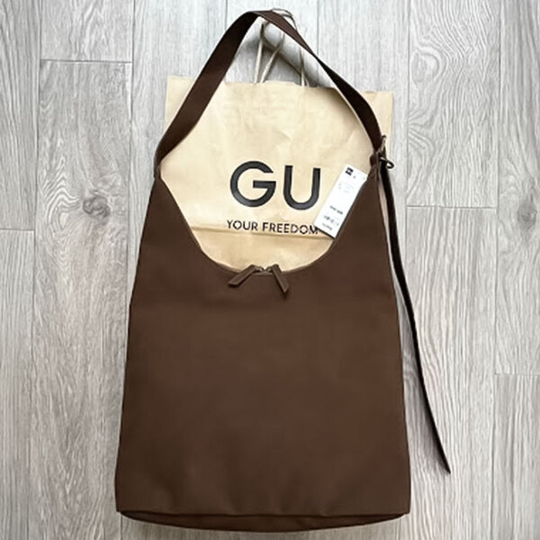 荷物がたくさん入る！　GUの『高見えバッグ』に「毎日使ってる」「即購入しました」