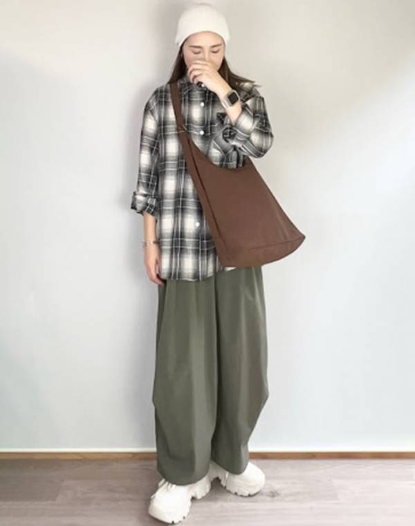 荷物がたくさん入る！　GUの『高見えバッグ』に「毎日使ってる」「即購入しました」