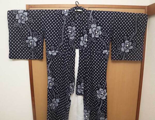 浴衣の裾に『突っ張り棒』を通すと？　できたものに「天才的」「もっと早くに知りたかった」