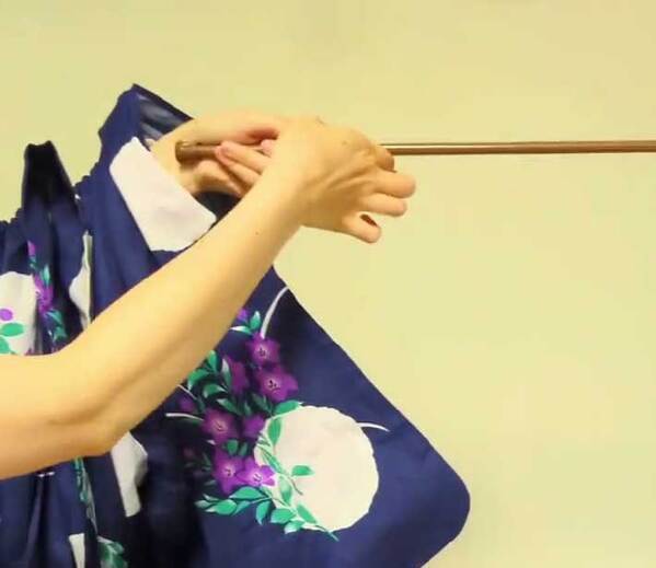 浴衣の裾に『突っ張り棒』を通すと？　できたものに「天才的」「もっと早くに知りたかった」