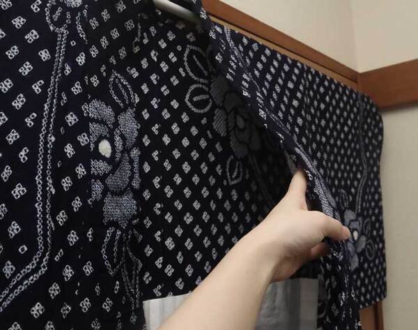 浴衣の裾に『突っ張り棒』を通すと？　できたものに「天才的」「もっと早くに知りたかった」