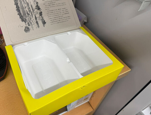 いつもお土産を置いている場所を変えてみたら？　社員の反応がこちら