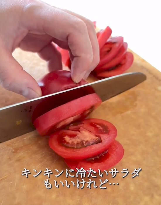 チーズがトロッ、トマトがジュワッ！　カプレーゼにひと手間加えた絶品料理とは？