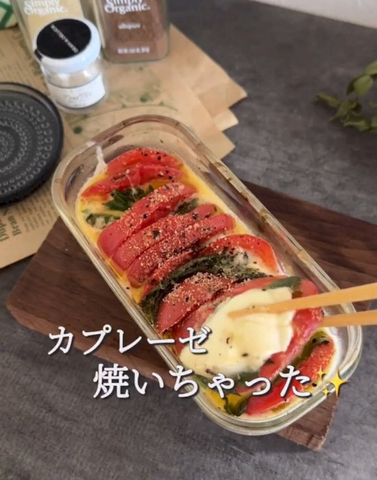チーズがトロッ、トマトがジュワッ！　カプレーゼにひと手間加えた絶品料理とは？