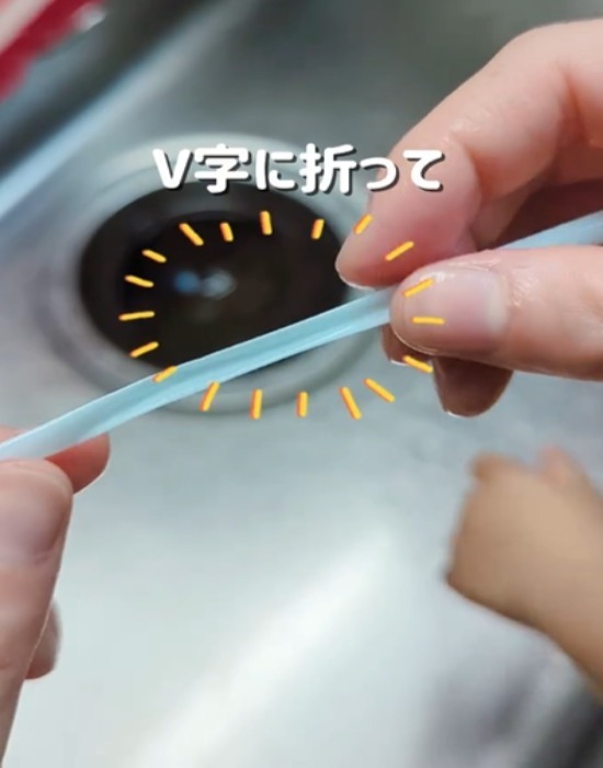 細い瓶の中が洗えない…　暮らしの工夫に「感動した」「明日やる」