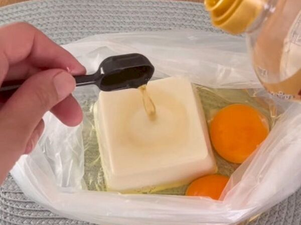 豆腐と卵を袋で揉んだら？　4分後の変化に「なんだコレ」「真似します」