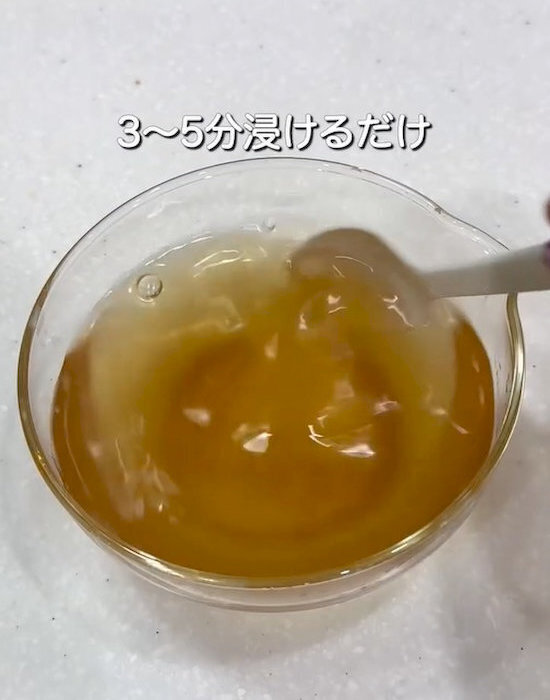 切ったリンゴが茶色くなるのを防ぐ　塩を使わない『変色防止テク』に「これは！」