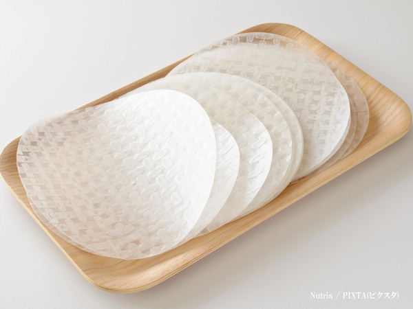 小３娘の『ライスペーパーの活用方法』　出来たものに「スーパー行ってくる」「日本人が大好きなやつ」