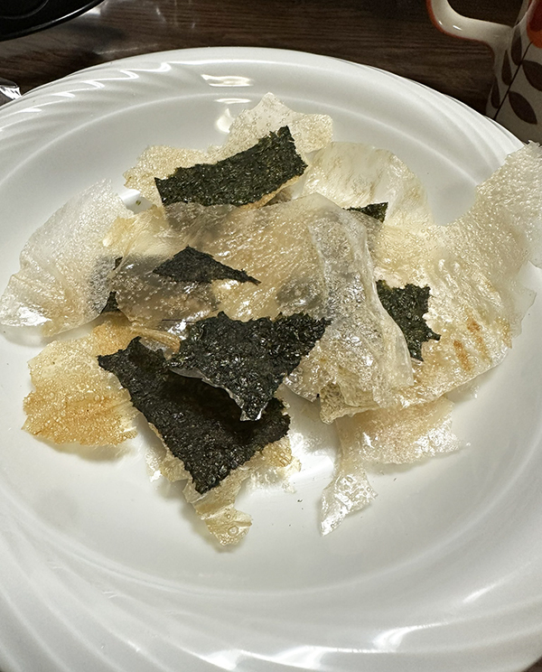 小３娘の『ライスペーパーの活用方法』　出来たものに「スーパー行ってくる」「日本人が大好きなやつ」