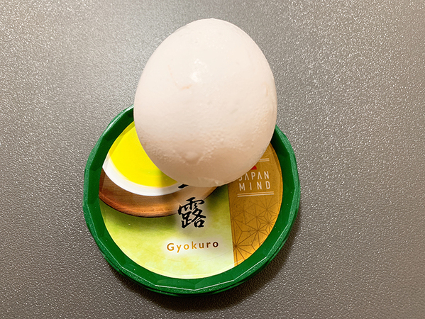 卵かけご飯を作る時、卵どこに置いてる？　アイスの蓋を捨てずに取っておくと…【活用術】