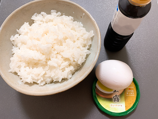 卵かけご飯を作る時、卵どこに置いてる？　アイスの蓋を捨てずに取っておくと…【活用術】