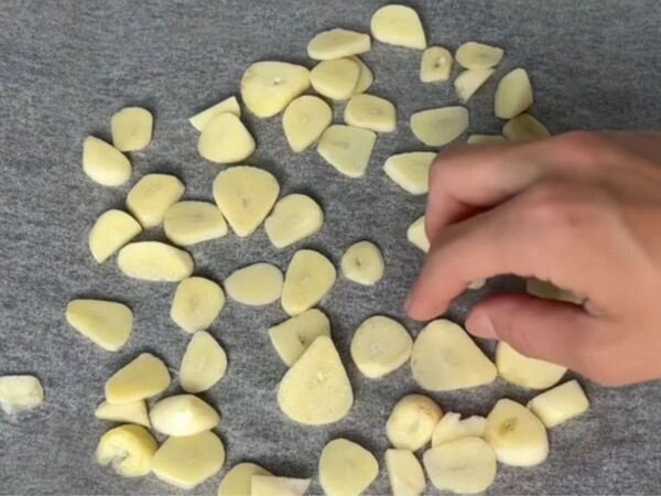 「ニンニク余らせてばかり…」　冷凍保存の裏技に「ムダなし」「時短にも」