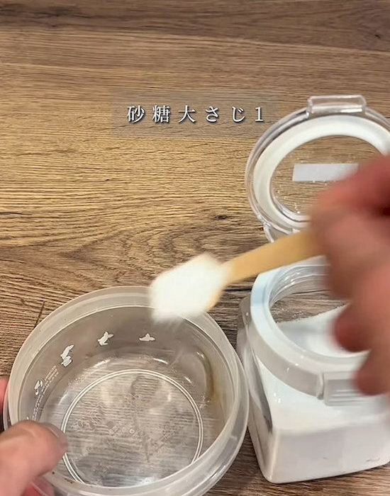 スポンジは使わなくても大丈夫！　食品保存容器の頑固な汚れを簡単きれいにするテク