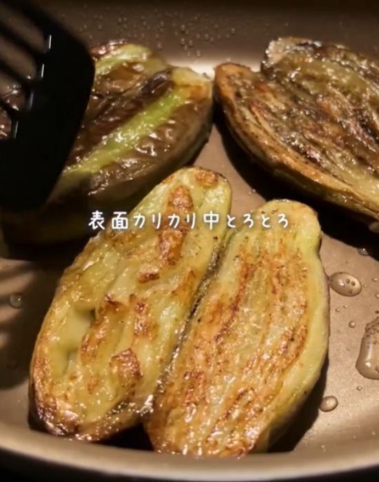 とろカリ食感に箸が止まらない　10分ナス重が「簡単すぎ」「感動の味」